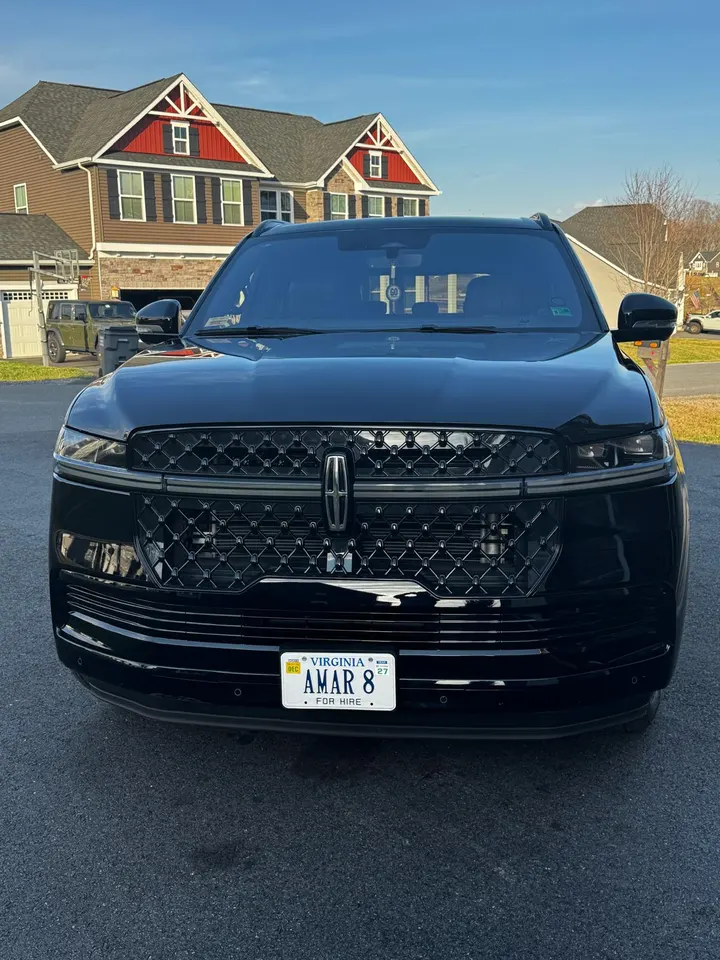 Original Lincoln Navigator front grille and AMAR 8 plate